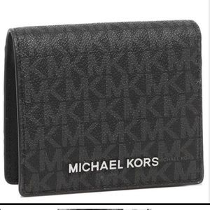 NWT.  Michael Kors Wallet, JetSet Md carryall card case
$60